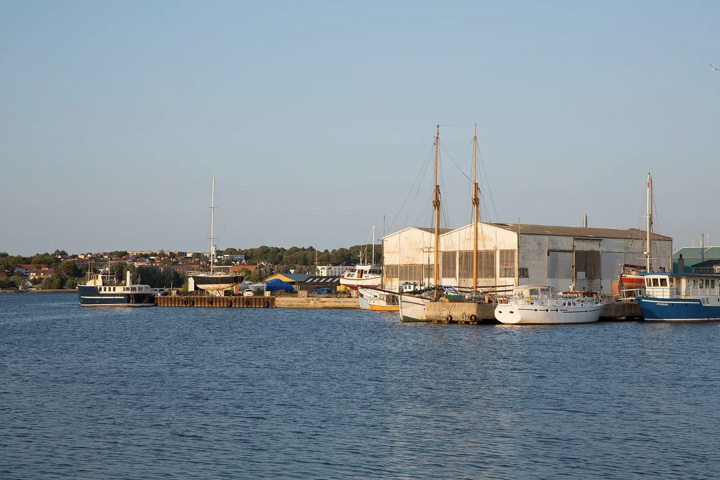 Bådehavnen i Aalborg med træskibe ved Limfjorden